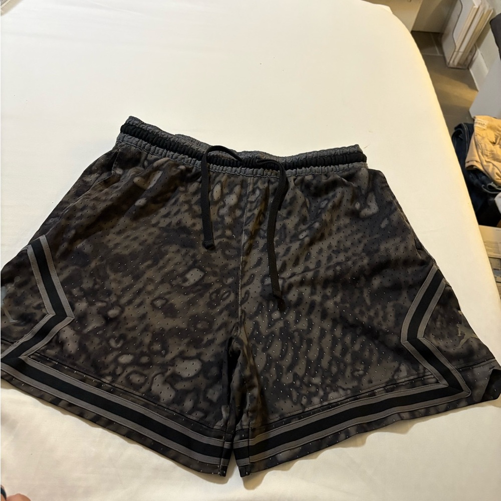 Jordan Men's extra large  Black Patterned Shorts